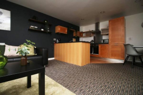 Flat 5 Lock Keepers Court by Mia Living (Spacious 2 bedroom apartment with parking)